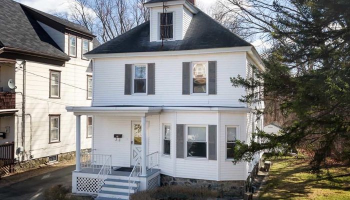 House Under 400k North Andover: 24 Commonwealth Ave.